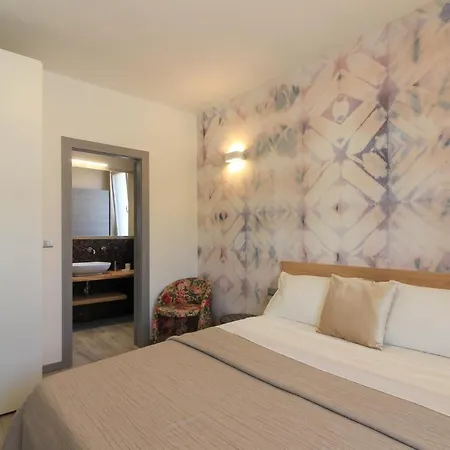 New Modern Riz With Private Pool Near The Town Center And By Wiibuk Pula