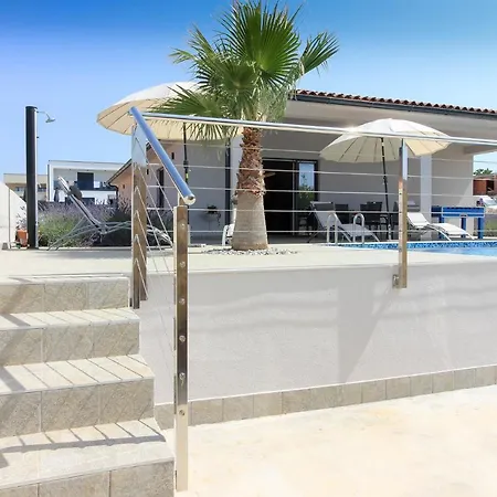 New Modern Riz With Private Pool Near The Town Center And By Wiibuk * Pula