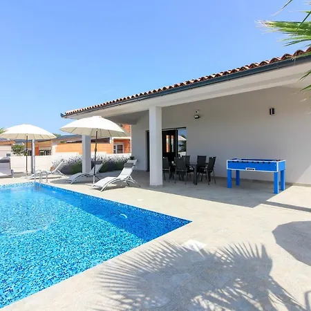 Villa New Modern Riz With Private Pool Near The Town Center And By Wiibuk Pula