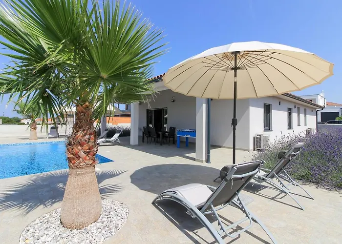 New Modern Riz With Private Pool Near The Town Center And By Wiibuk Pula