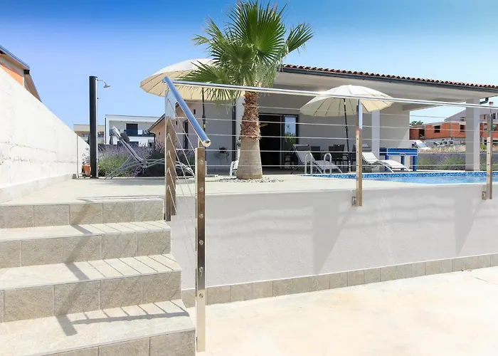 New Modern Riz With Private Pool Near The Town Center And By Wiibuk * Pula