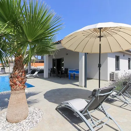 New Modern Riz With Private Pool Near The Town Center And By Wiibuk 풀라