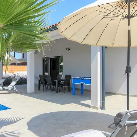 빌라 New Modern Riz With Private Pool Near The Town Center And By Wiibuk 풀라