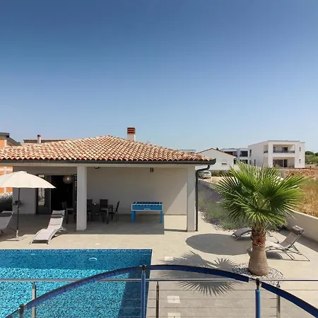 빌라 New Modern Riz With Private Pool Near The Town Center And By Wiibuk 풀라