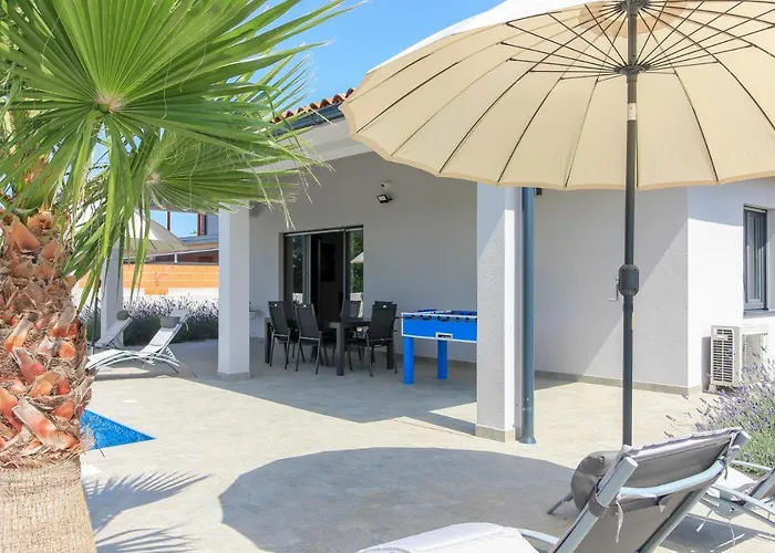 Villa New Modern Riz With Private Pool Near The Town Center And By Wiibuk Pula