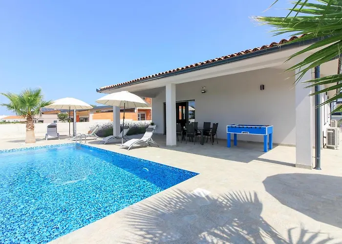 Villa New Modern Riz With Private Pool Near The Town Center And By Wiibuk Pula