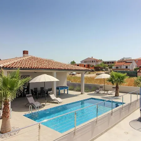 New Modern Riz With Private Pool Near The Town Center And By Wiibuk * Pula
