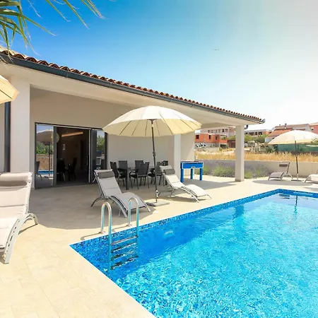 New Modern Riz With Private Pool Near The Town Center And By Wiibuk Villa Pula